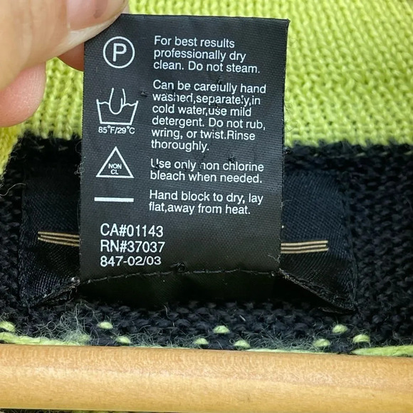 Obermeyer Half Zip vintage sweater Large - Picture 10 of 10